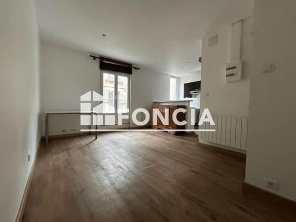 Location Studio 23.6 m² - 32 GRAND RUE Poitiers 86000