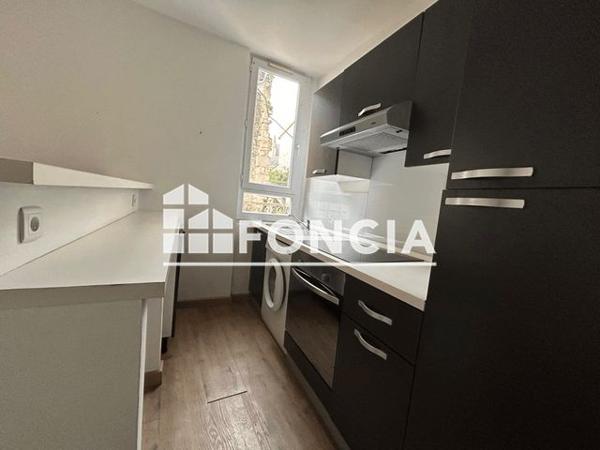 Location Studio 23.6 m² - 32 GRAND RUE Poitiers 86000