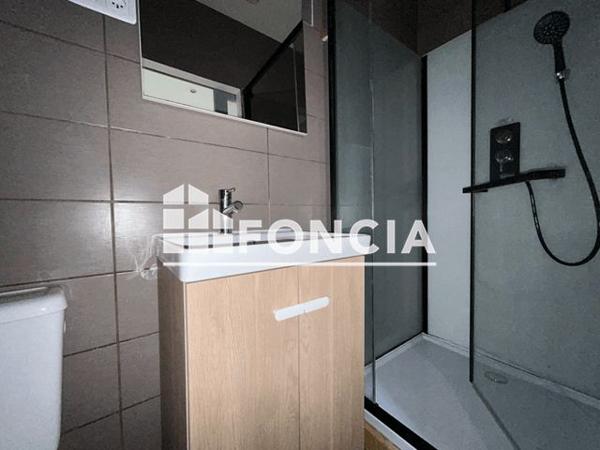 Location Studio 23.6 m² - 32 GRAND RUE Poitiers 86000