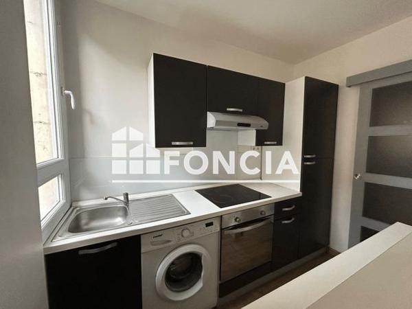 Location Studio 23.6 m² - 32 GRAND RUE Poitiers 86000