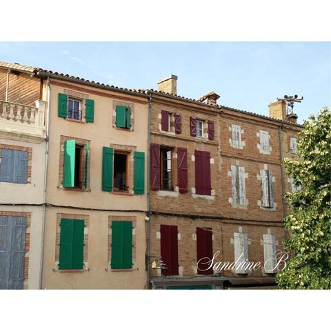 Beaumont-de-Lomagne. immeuble rénové