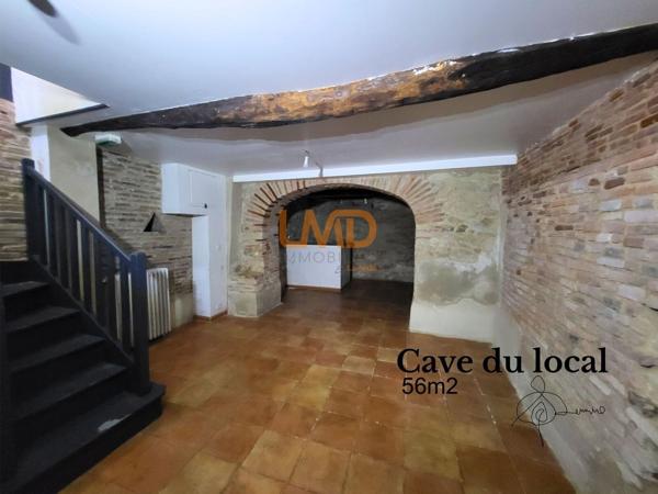 Beaumont-de-Lomagne. immeuble rénové