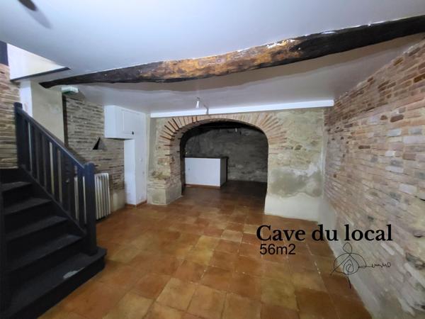 Beaumont-de-Lomagne. immeuble rénové