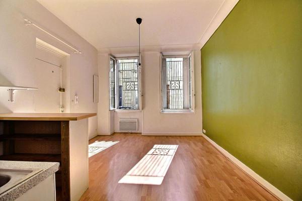 T2 de 36 M² en rez-de-chaussée, petite résidence en pierre, calme & hyper-centre