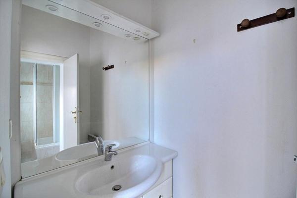 T2 de 36 M² en rez-de-chaussée, petite résidence en pierre, calme & hyper-centre