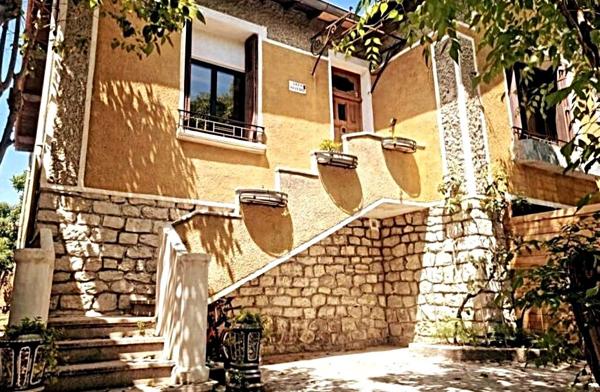 Maison de ville au calme