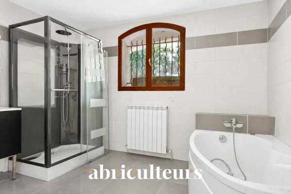 Villa familiale de 230 m² avec beaux volumes en vente à les Pennes-Mirabeau.(13170)