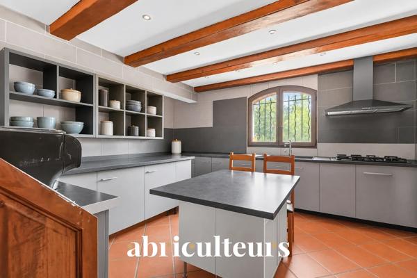 Villa familiale de 230 m² avec beaux volumes en vente à les Pennes-Mirabeau.(13170)