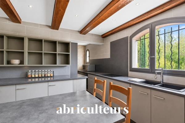 Villa familiale de 230 m² avec beaux volumes en vente à les Pennes-Mirabeau.(13170)