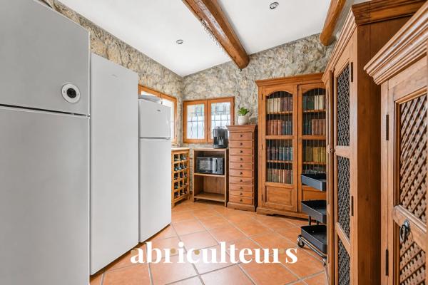 Villa familiale de 230 m² avec beaux volumes en vente à les Pennes-Mirabeau.(13170)