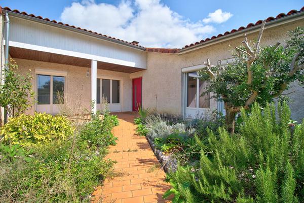BOÉ - Maison plain-pied rénovée de 4 chambres de 123m² avec garage et jardin.