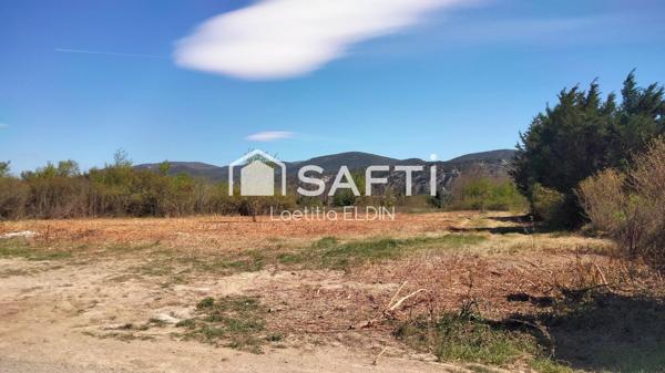 Terrain plat constructible 1 200 m²