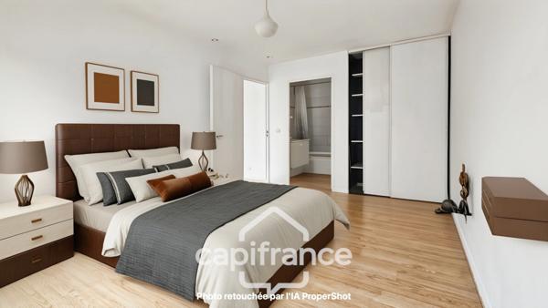 Situation idéale en plein centre de Chelles- résidence bien entretenue avec ascenseur- Deux pièces d'environ 42 m2- Lumineux.