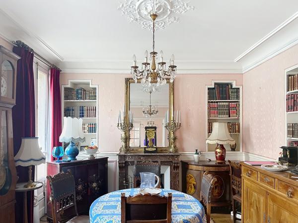 Paris (75018) charme de l'ancien, lumière et calme