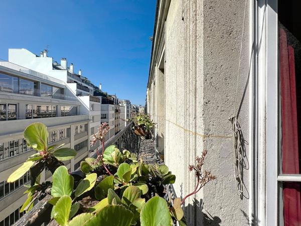 Paris (75018) charme de l'ancien, lumière et calme