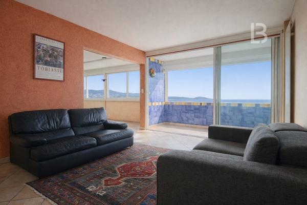 Toulon – Appartement avec vue panoramique sur la rade et les monts toulonnais