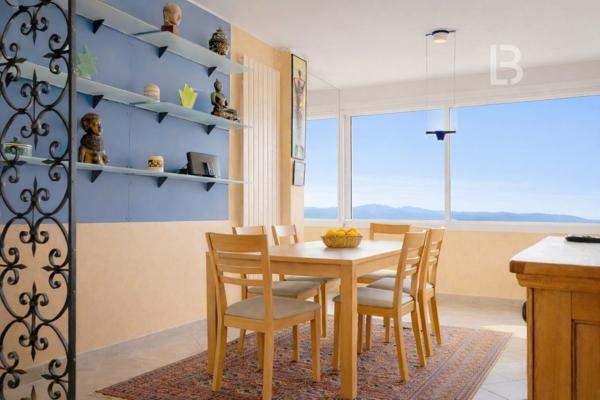 Toulon – Appartement avec vue panoramique sur la rade et les monts toulonnais