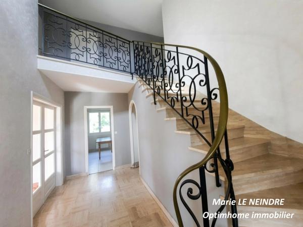 🏡 Coup de cœur assuré à Pontivy : Spacieuse maison familiale de 148 m² sur un grand terrain de 1 008 m² !