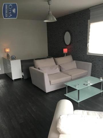Appartement à louer 1 pièce 30.57m² Évry-Courcouronnes (91080)