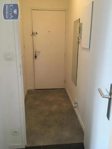 Appartement à louer 1 pièce 30.57m² Évry-Courcouronnes (91080)