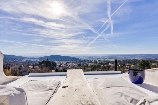 Maison de ville avec rooftop, jardin et dépendance.