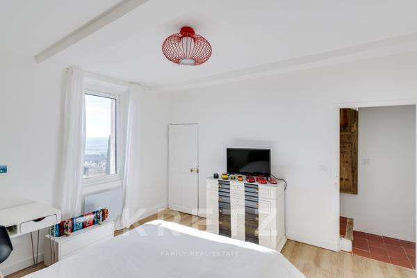 Maison de ville avec rooftop, jardin et dépendance.