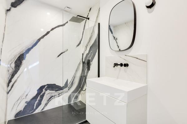 Maison de ville avec rooftop, jardin et dépendance.