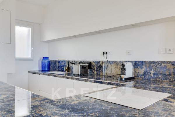 Maison de ville avec rooftop, jardin et dépendance.