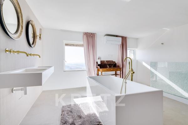 Maison de ville avec rooftop, jardin et dépendance.