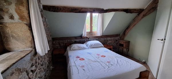 Chappes – Maison de caractère, grande grange, verger et superbe vue sur la campagne Chappes (03390)