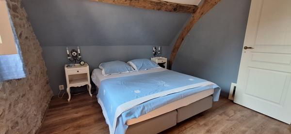 Chappes – Maison de caractère, grande grange, verger et superbe vue sur la campagne Chappes (03390)