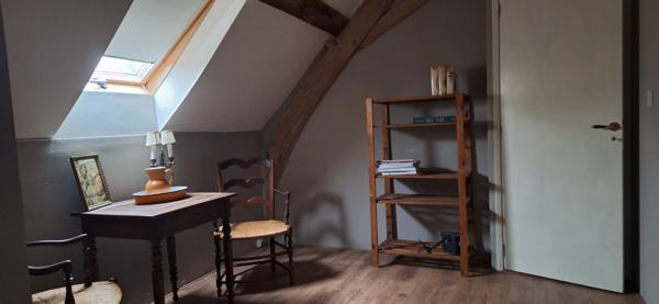 Chappes – Maison de caractère, grande grange, verger et superbe vue sur la campagne Chappes (03390)