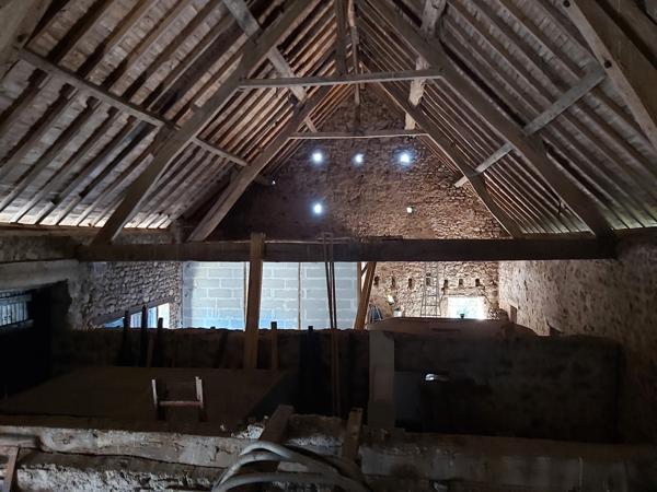 Chappes – Maison de caractère, grande grange, verger et superbe vue sur la campagne Chappes (03390)