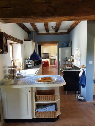 Chappes – Maison de caractère, grande grange, verger et superbe vue sur la campagne Chappes (03390)