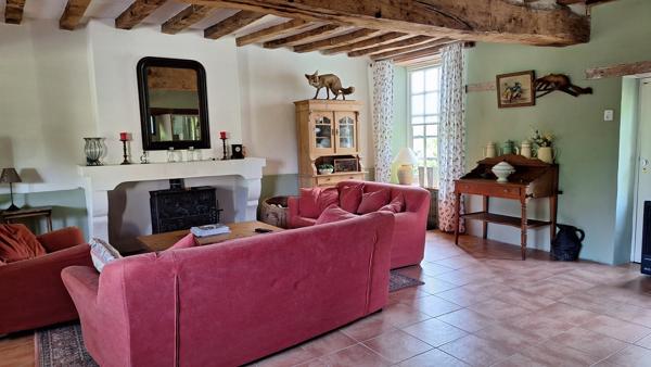 Chappes – Maison de caractère, grande grange, verger et superbe vue sur la campagne Chappes (03390)