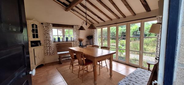 Chappes – Maison de caractère, grande grange, verger et superbe vue sur la campagne Chappes (03390)