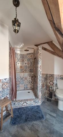 Chappes – Maison de caractère, grande grange, verger et superbe vue sur la campagne Chappes (03390)