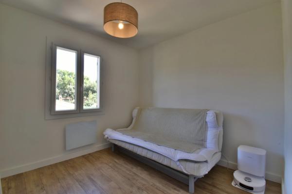 Maison rénovée de 100 m² avec double garage, jardin, terrasses