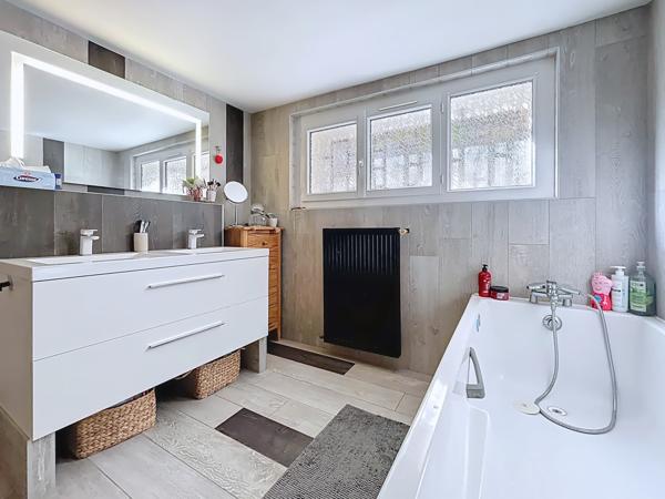 Maison 4 pièces - 121 m² Exclusivité efficity