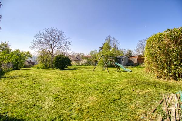Superbe terrain à bâtir situé à 8 min à pieds de la gare !