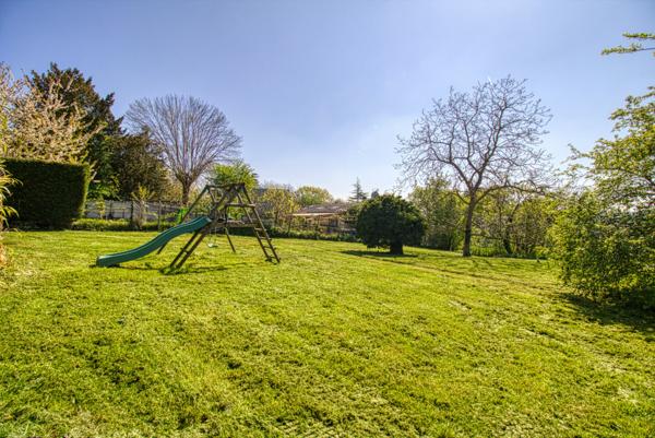 Superbe terrain à bâtir situé à 8 min à pieds de la gare !