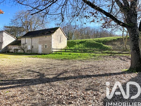 Maison à vendre 8 pièces 257 m² Dangé-Saint-Romain