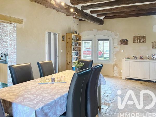 Maison à vendre 8 pièces 257 m² Dangé-Saint-Romain