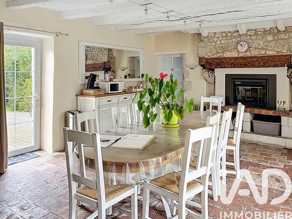 Maison à vendre 8 pièces 257 m² Dangé-Saint-Romain