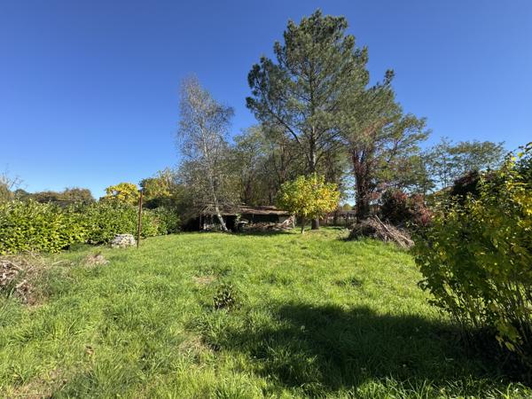 Saint-Yzan-de-Soudiac (33920) Maison à rénover en R+1 de 80m2 sur parcelle constructible de 944m2