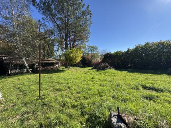 Saint-Yzan-de-Soudiac (33920) Maison à rénover en R+1 de 80m2 sur parcelle constructible de 944m2