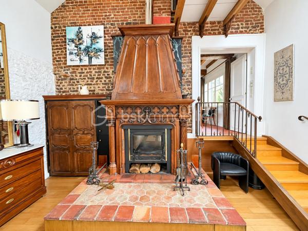RARE SUR LE MARCHÉ – CHARME, AUTHENTICITÉ ET RÉNOVATION DE QUALITÉ !

Amoureux de poutres , de belles pierres, des volumes généreux et des maisons chargées d’histoire, laissez-vous séduire par cette magnifique maison de caractère, idéalement située à seulement 3 minutes de Chaumont-en-Vexin.

Ayant su préserver tout son charme et son authenticité, cette propriété a bénéficié d’une belle rénovation alliant le cachet de l’ancien au confort d’aujourd’hui, avec notamment de bonnes performances énergétiques.

Dès l’entrée, le ton est donné : de beaux espaces de vie, une atmosphère chaleureuse et des prestations de qualité.

Au rez-de-chaussée, vous découvrirez :

    Une entrée avec WC.
    Une belle salle à manger de 24 m².
    Une cuisine de 13 m².
    Un spectaculaire salon cathédrale de 67 m², véritable pièce maîtresse de la maison, sublimé par une magnifique cheminée permettant également d’assurer un chauffage central au bois.
    Une chambre de plain-pied, véritable atout au quotidien.

À l’étage :

Un agréable palier dessert trois chambres, dont une spacieuse chambre de 22 m².

La maison bénéficie également d’un sous-sol total comprenant notamment un vaste espace de 63 m² ainsi qu’une superbe cave voûtée en pierre de taille de 18 m², véritable témoignage du caractère authentique de cette propriété.

À l’extérieur, vous profiterez d’un terrain de 715 m², agrémenté d’une magnifique terrasse de 56 m² exposée Ouest, parfaite pour savourer les belles soirées ensoleillées.

Un garage de 17 m² complète l’ensemble.

Côté prestations :

    Toiture intégralement refaite avec sous-toiture.
    Rénovation soignée et bonnes performances énergétiques.
    Chauffage central au bois grâce à la cheminée.
    Assainissement individuel par fosse septique.
    Maison parfaitement entretenue.
    Volumes exceptionnels et cachet préservé.

UN BIEN RARE, UNE ÂME, UN VÉRITABLE COUP DE CŒUR ! 

Cette propriété séduira les acquéreurs à la recherche d’une maison authentique, chaleureuse et pleine de personnalité, sans compromis sur le confort et la qualité des prestations.

Une visite s’impose pour apprécier pleinement le charme et les volumes de cette maison unique !