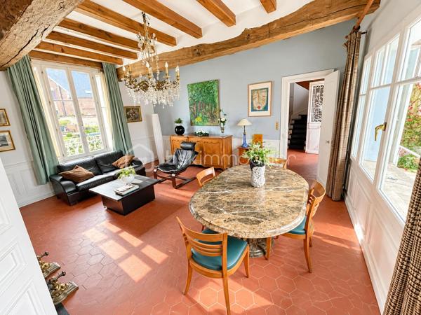 RARE SUR LE MARCHÉ – CHARME, AUTHENTICITÉ ET RÉNOVATION DE QUALITÉ !

Amoureux de poutres , de belles pierres, des volumes généreux et des maisons chargées d’histoire, laissez-vous séduire par cette magnifique maison de caractère, idéalement située à seulement 3 minutes de Chaumont-en-Vexin.

Ayant su préserver tout son charme et son authenticité, cette propriété a bénéficié d’une belle rénovation alliant le cachet de l’ancien au confort d’aujourd’hui, avec notamment de bonnes performances énergétiques.

Dès l’entrée, le ton est donné : de beaux espaces de vie, une atmosphère chaleureuse et des prestations de qualité.

Au rez-de-chaussée, vous découvrirez :

    Une entrée avec WC.
    Une belle salle à manger de 24 m².
    Une cuisine de 13 m².
    Un spectaculaire salon cathédrale de 67 m², véritable pièce maîtresse de la maison, sublimé par une magnifique cheminée permettant également d’assurer un chauffage central au bois.
    Une chambre de plain-pied, véritable atout au quotidien.

À l’étage :

Un agréable palier dessert trois chambres, dont une spacieuse chambre de 22 m².

La maison bénéficie également d’un sous-sol total comprenant notamment un vaste espace de 63 m² ainsi qu’une superbe cave voûtée en pierre de taille de 18 m², véritable témoignage du caractère authentique de cette propriété.

À l’extérieur, vous profiterez d’un terrain de 715 m², agrémenté d’une magnifique terrasse de 56 m² exposée Ouest, parfaite pour savourer les belles soirées ensoleillées.

Un garage de 17 m² complète l’ensemble.

Côté prestations :

    Toiture intégralement refaite avec sous-toiture.
    Rénovation soignée et bonnes performances énergétiques.
    Chauffage central au bois grâce à la cheminée.
    Assainissement individuel par fosse septique.
    Maison parfaitement entretenue.
    Volumes exceptionnels et cachet préservé.

UN BIEN RARE, UNE ÂME, UN VÉRITABLE COUP DE CŒUR ! 

Cette propriété séduira les acquéreurs à la recherche d’une maison authentique, chaleureuse et pleine de personnalité, sans compromis sur le confort et la qualité des prestations.

Une visite s’impose pour apprécier pleinement le charme et les volumes de cette maison unique !
