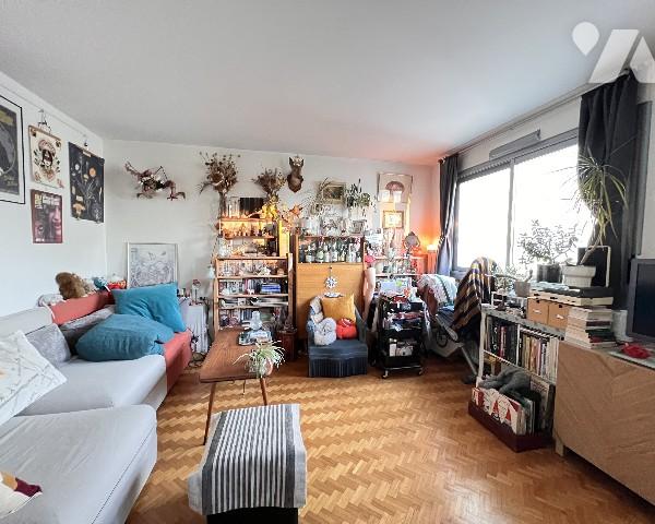 LYON 8 - Saint-Romain - T2 loué de 61,13 m² avec parking privatif dans résidence avec gardien.