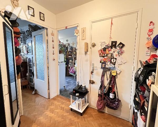 LYON 8 - Saint-Romain - T2 loué de 61,13 m² avec parking privatif dans résidence avec gardien.